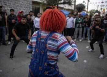 Se les salió el “Chucky”; pelea entre muñecos diabólicos desata caos