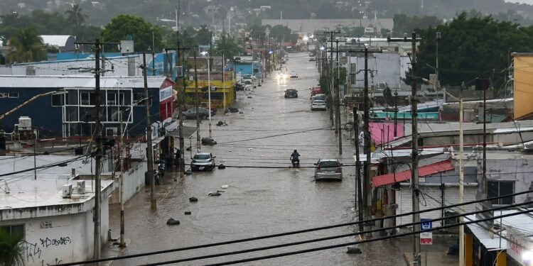 ¡Campeche bajo el agua! fuertes lluvias colapsan avenidas y desatan caos vial
