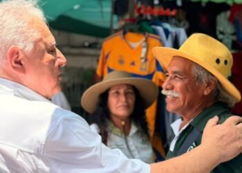 Rafael Marín fortalece cercanía con comerciantes y colonos en visita a Cancún
