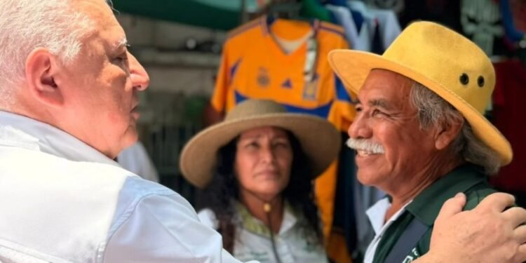 Rafael Marín fortalece cercanía con comerciantes y colonos en visita a Cancún