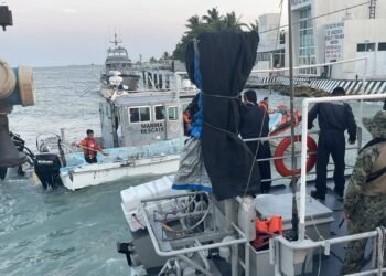 ¡Al filo del naufragio! Así fue el rescate de pescadores en altamar