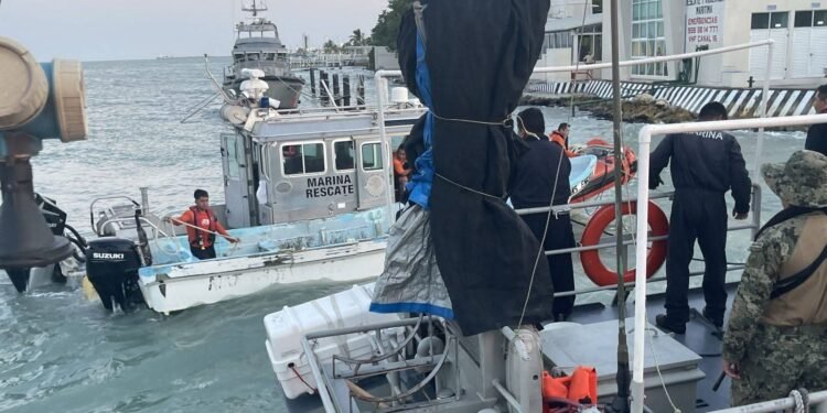 ¡Al filo del naufragio! Así fue el rescate de pescadores en altamar
