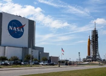 ¿Poetas, músicos, creadores y cineastas en la NASA? La convocatoria ya está abierta