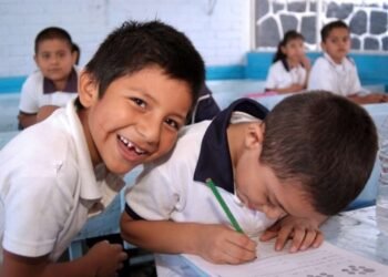 “No recorten clases”: colegios levantan la mano para frenar adelanto de vacaciones