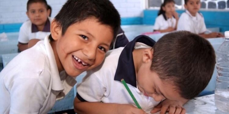 “No recorten clases”: colegios levantan la mano para frenar adelanto de vacaciones