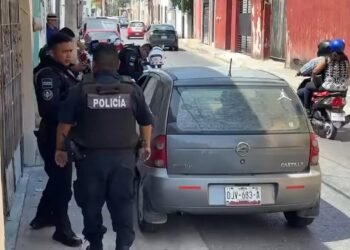 “Tunear”la placa sale caro: Chevy termina en el corralón por exceso de creatividad