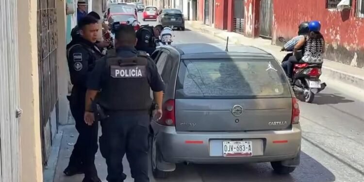 “Tunear”la placa sale caro: Chevy termina en el corralón por exceso de creatividad