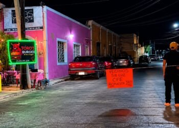 ¡Tronó el transformador y explotó la paciencia! Vecinos bloquean calles en Guadalupe