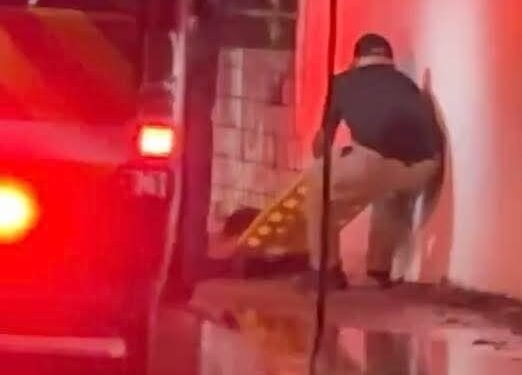 ¡Heroico rescate en Ciudad del Carmen! Salva a mujer electrocutada en inundación