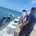 ¡Al agua! Turista cae al mar en pleno malecón