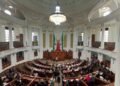 Revienta pleito en Congreso de Ciudad de México por puestos venta en un pasillo