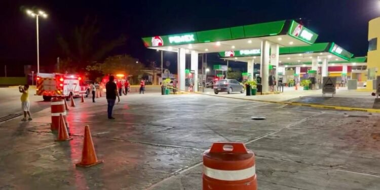 ¡Infierno en gasolinera! Explosión deja a trabajador al borde de la muerte