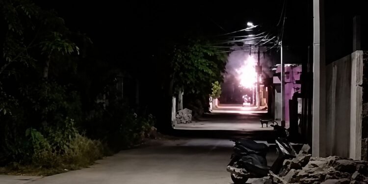 Video capta explosiones eléctricas en Bolonchén; alertan por constantes problemas de energía