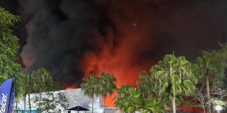 Tragedia en la Feria Tabasco: incendio dejó 5 muertos y redujo a cenizas 200 locales