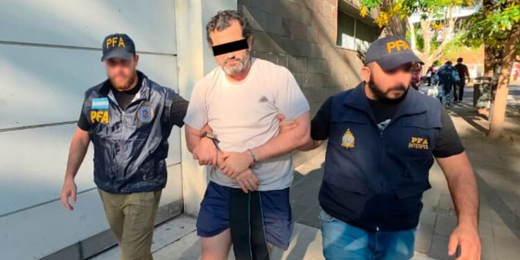 Argentina encarcela a ex Contralmirante mexicano ligado al huachicol fiscal