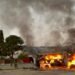 Mujer enfrenta sola el fuego. “¡Nadie llegaba!”: incendio desata furia ciudadana