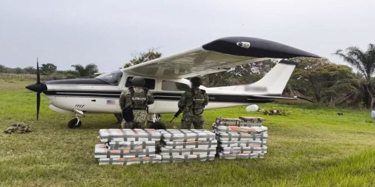 Misterio en el cielo de Campeche termina en decomiso millonario de cocaína