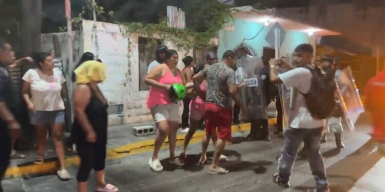 ¿Pedir luz terminó en represión? Estalla conflicto en Ciudad del Carmen