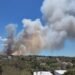 Infierno urbano: voraz incendio moviliza a bomberos y provoca cierre carretero