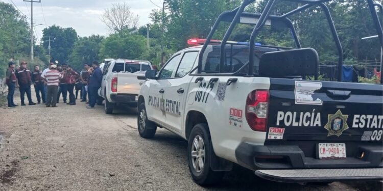 Cae presunta red de narcomenudeo; cateos dejan decomiso de armas y presunta droga