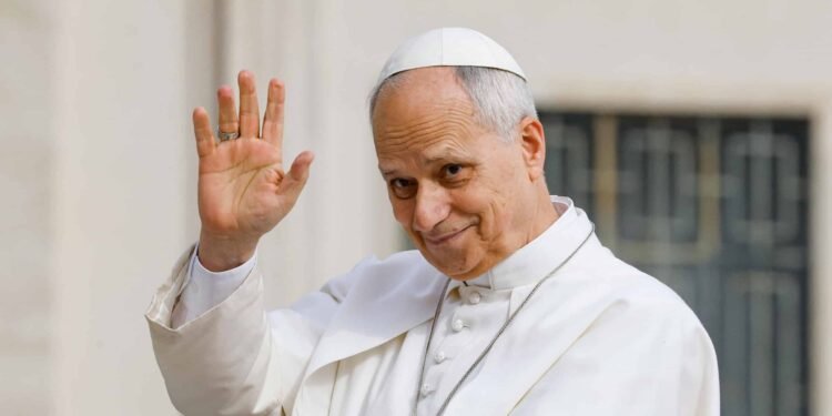 ¡Hasta el Vaticano llegó la pasión por el Tri! Papa León XIV recibe jersey de México