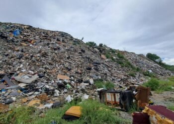 ¿Remedio o maquillaje ambiental? Lluvias evidencian basura en el Río Santa Catarina