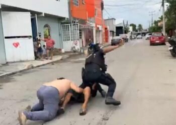 ¿Qué pasó en la Plutarco Elías Calles? Vecinos retienen a presunto acosador