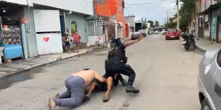 ¿Qué pasó en la Plutarco Elías Calles? Vecinos retienen a presunto acosador