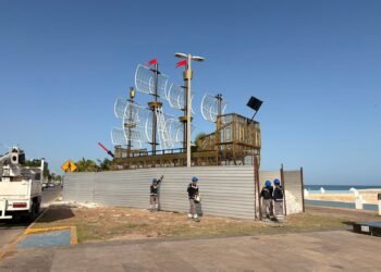 Zarpa un nuevo ícono turístico; el Malecón se ilumina con “Legado de Astilleros”