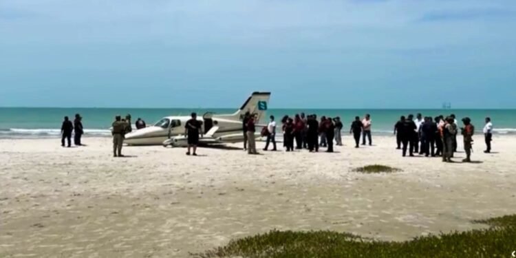 ¿Qué pasó en Playa Norte? Una avioneta aterriza de emergencia, pasajeros se salvan