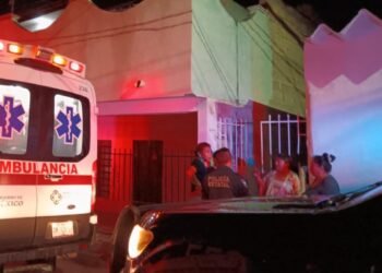 ¿Emergencia en la Morelos? Vecinos reaccionan a tiempo y salvan a abuelito