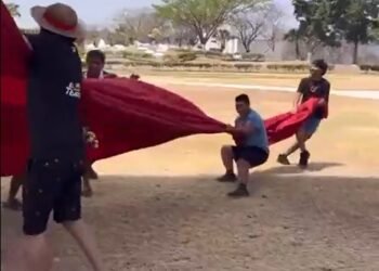 Indignación en Iguala: influencer manipula la Bandera y exigen intervención federal