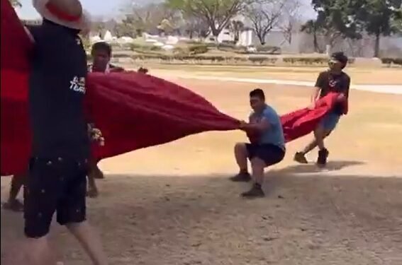 Indignación en Iguala: influencer manipula la Bandera y exigen intervención federal