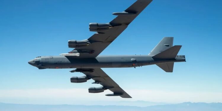 Estados Unidos investiga caída de un B-52 usado en pruebas de alta tecnología