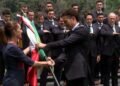 Bandera en mano y millones de aficionados detrás: así fue el abanderamiento del Tri