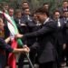 Bandera en mano y millones de aficionados detrás: así fue el abanderamiento del Tri