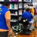 Mujer pierde el control de carrito eléctrico y causa destrozos en supermercado de Chetumal