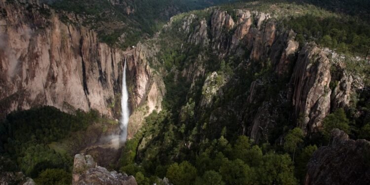 Una tormenta cambió todo: así ocurrió la tragedia en la Cascada de Basaseachi