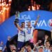 ¿Mala suerte o accidente? Trofeo de Cruz Azul termina en el suelo durante acto oficial