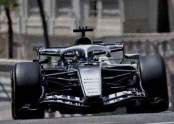 Drama en el Principado: Checo ganó un punto en pista y lo perdió fuera de ella