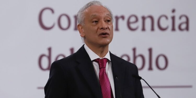 El exdirector de Pemex Víctor Rodríguez responde a acusación de violencia familiar