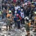 Sobrevivió bajo los escombros; así fue el rescate de un niño en Venezuela
