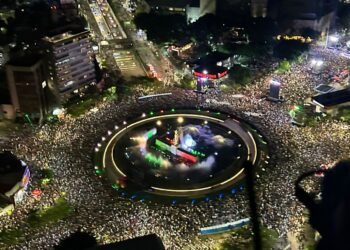 Maná convierte La Minerva en un mar de voces; 160 mil personas van a su concierto
