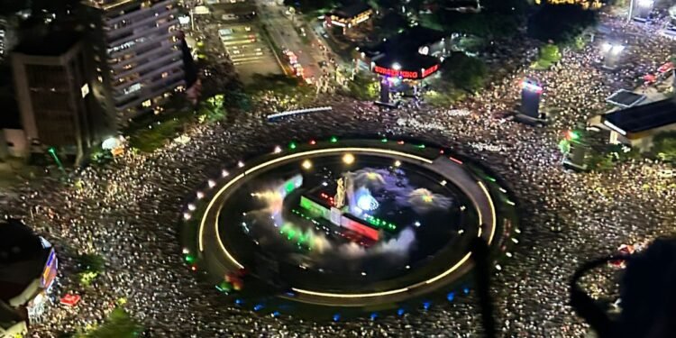 Maná convierte La Minerva en un mar de voces; 160 mil personas van a su concierto