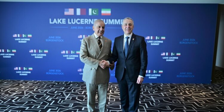 Trump amenaza e Irán protesta; conversaciones clave en Suiza entran en pausa
