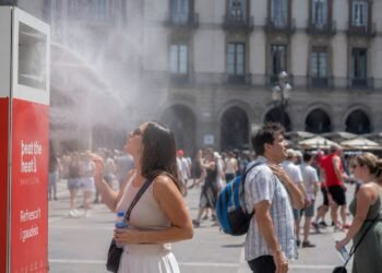Europa arde bajo calor histórico y la OMS alerta por eventos masivos