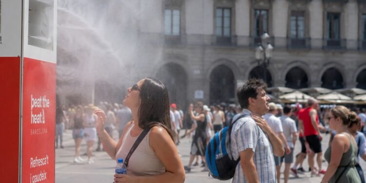 Europa arde bajo calor histórico y la OMS alerta por eventos masivos