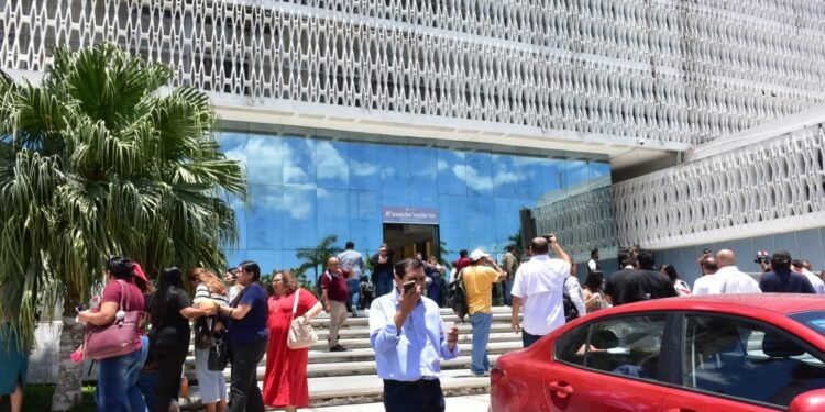 Sismo de 6.1 sacude Campeche; desalojan edificios públicos y reportan saldo blanco