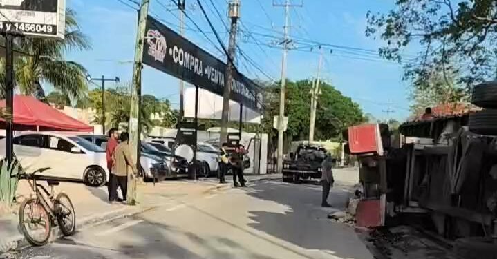 ¿Se tragó la carretera a un tráiler? Colapsa tramo de la López Portillo y para el tránsito