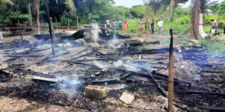 El fuego avanzó en minutos y dejó una tragedia en Atasta; esto fue lo que ocurrió